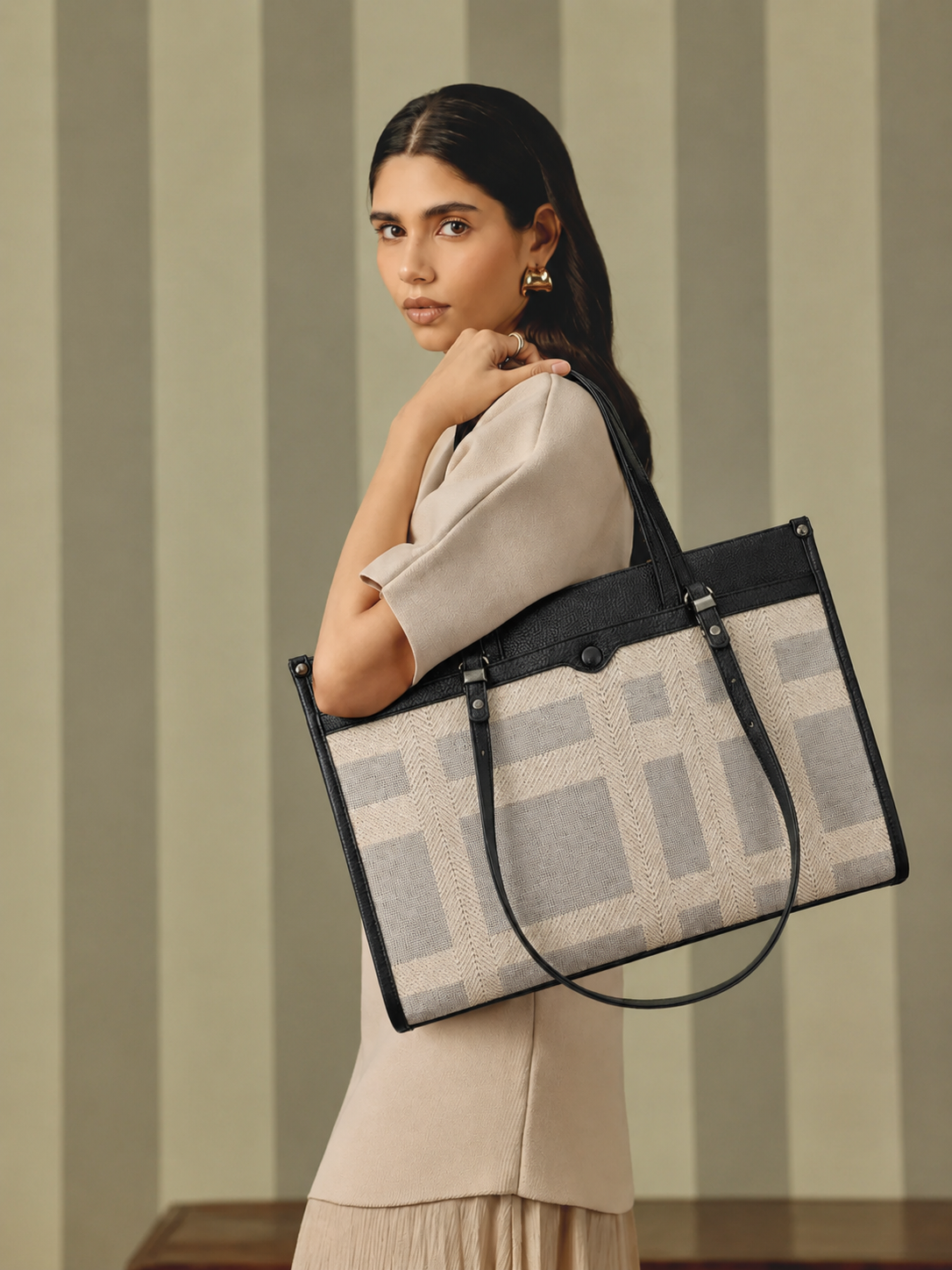 Vinenna Black Office Tote Bag