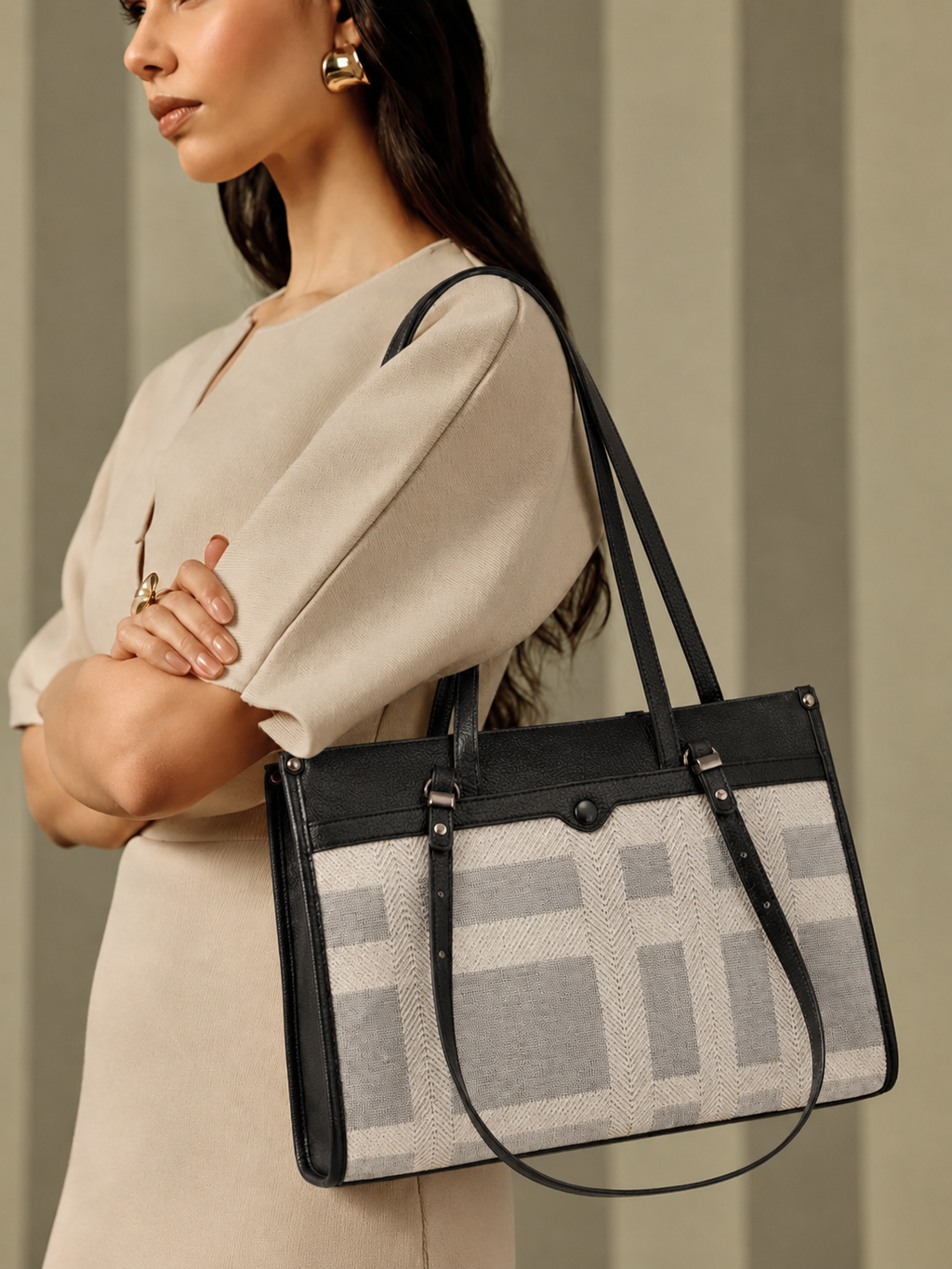 Vinenna Black Office Tote Bag